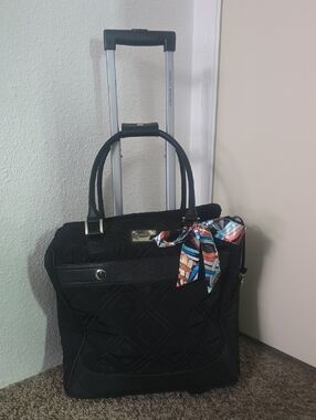Adrienne Vittadini Black Quilted Rolling Tote Bag W/ Silver Hardware (EUC)🖤
